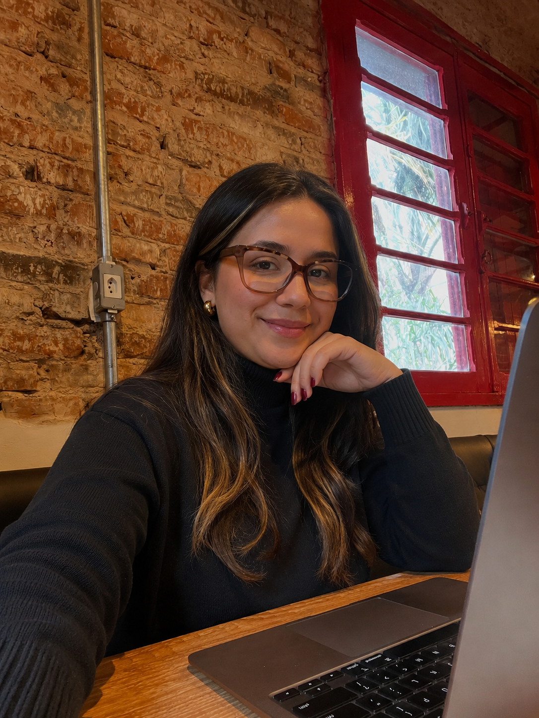 Pamela — Diretora Administrativa